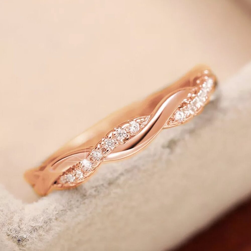 NEW 18k Rose Gold Diamond Ring Band Dainty Ring Twist Band